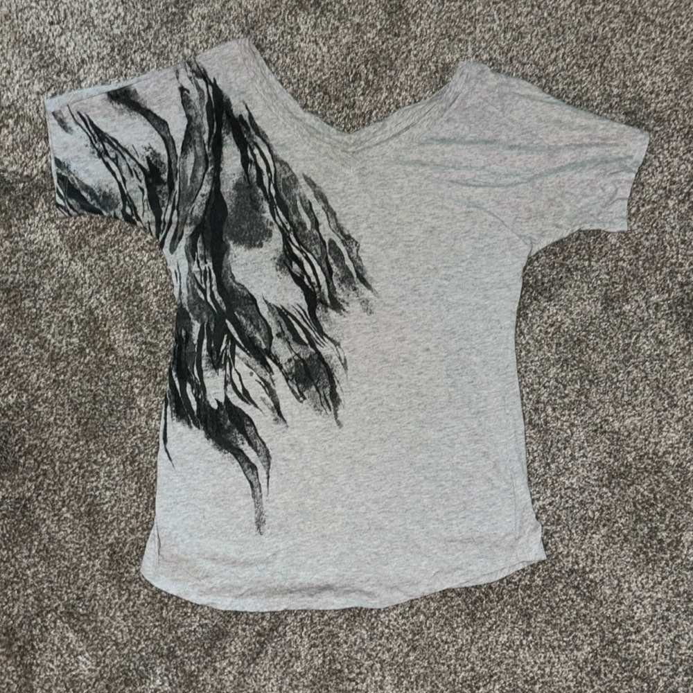 New York & Company Gray V Neck Tee S